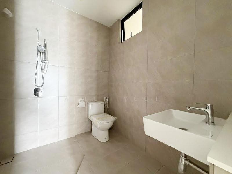 Kondominium untuk Dijual di ALTON SKYVILLAS - Allen Yeoh - Bathroom - PropertyGuru.com.my