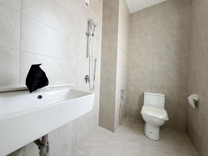 Kondominium untuk Dijual di ALTON SKYVILLAS - Allen Yeoh - Bathroom - PropertyGuru.com.my
