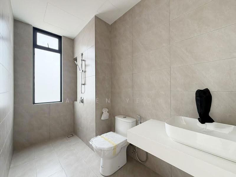 Kondominium untuk Dijual di ALTON SKYVILLAS - Allen Yeoh - Bathroom - PropertyGuru.com.my