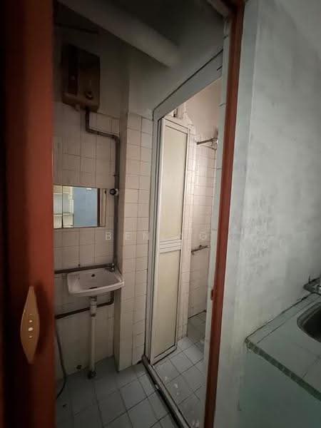 Pangsapuri untuk Disewa di Teratai Mewah Apartment Block 4 & 6 - Ben Ng - Bathroom - PropertyGuru.com.my