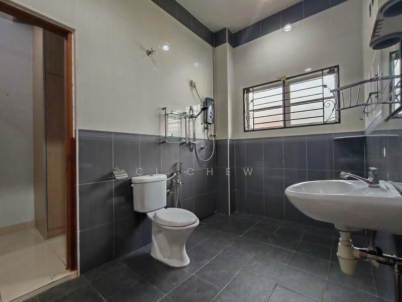 Rumah Berkembar untuk Dijual di Taman Sentosa (Klang) - CL Chew - Bathroom - PropertyGuru.com.my