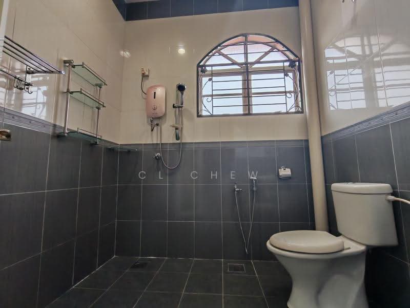 Rumah Berkembar untuk Dijual di Taman Sentosa (Klang) - CL Chew - Bathroom - PropertyGuru.com.my