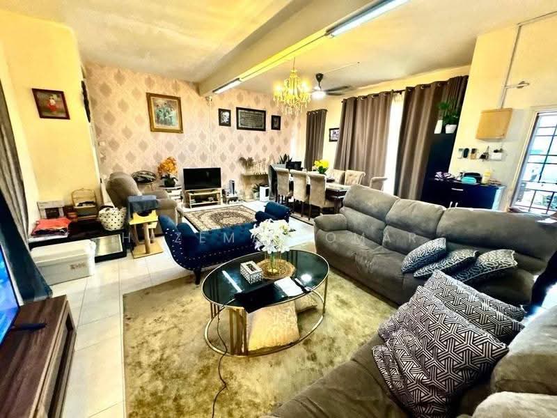 Cluster House for Sale in Alam Suria (Puncak Alam) - Hazeman Omar - Living Room - PropertyGuru.com.my