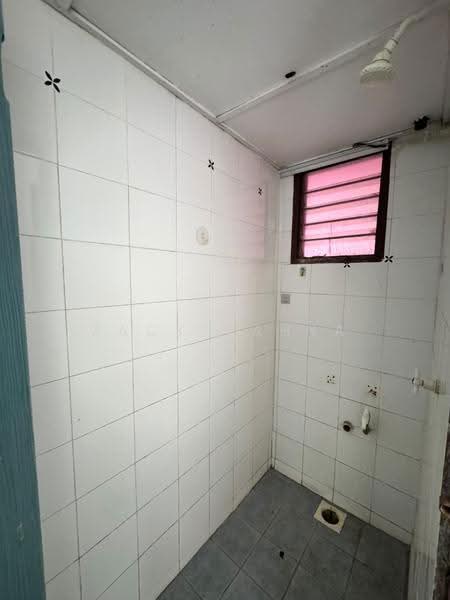 Rumah Flat untuk Dijual di Pangsapuri Melati - Zack Yahya - Bathroom - PropertyGuru.com.my