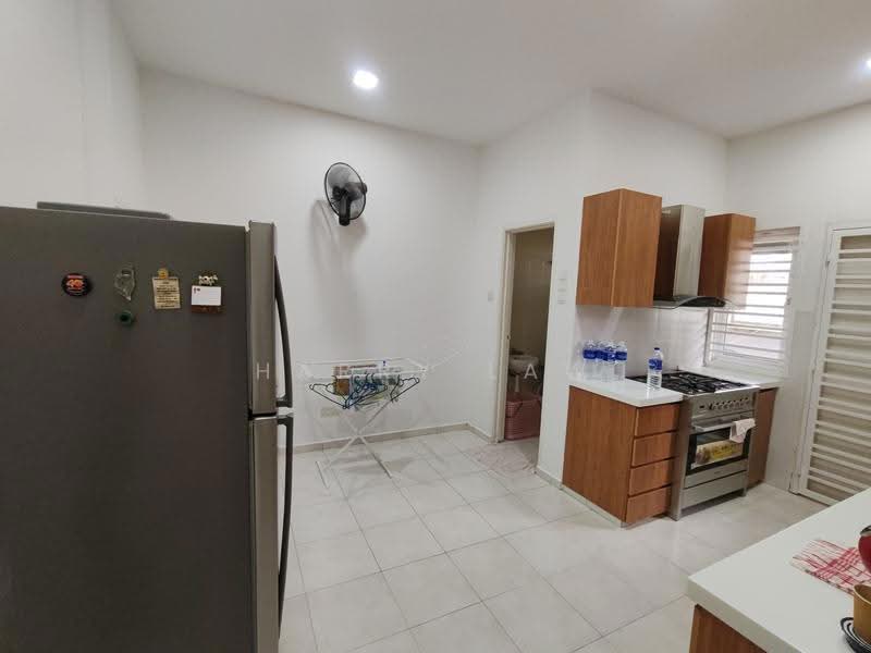 Semi-Detached House for Sale in Ayer Keroh (Melaka) - Harry Law - Kitchen - PropertyGuru.com.my