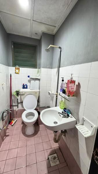 Pangsapuri untuk Dijual di Permai Court - Zack Yahya - Bathroom - PropertyGuru.com.my