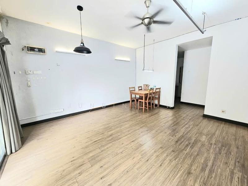 2-storey Terraced House for Sale in TAMAN PUCHONG UTAMA (Puchong) - Junbin Low - Living Room - PropertyGuru.com.my