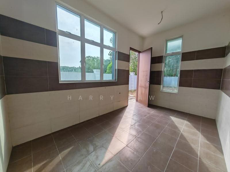 Semi-Detached House for Sale in Taman Batu Berendam Putra (Batu Berendam) - Harry Law - Kitchen - PropertyGuru.com.my