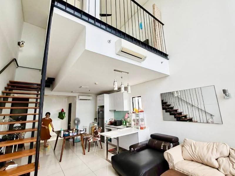 Kediaman Servis untuk Dijual di Centrus Soho - Ahmad Muslim - Living Room - PropertyGuru.com.my