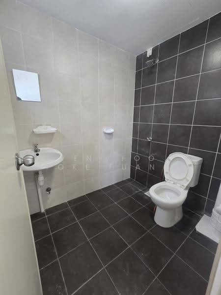Apartment for Rent at De Bayu - Veni Foo Yoke Fuang - Bathroom - PropertyGuru.com.my