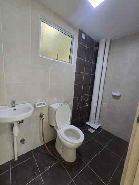 Apartment for Rent at De Bayu - Veni Foo Yoke Fuang - Bathroom - PropertyGuru.com.my