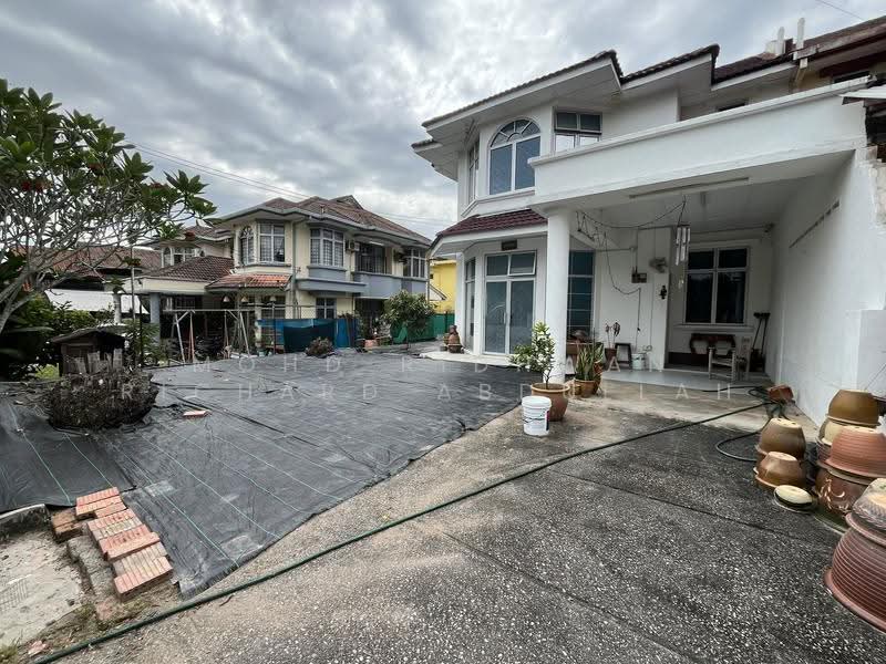Semi-Detached House for Sale in Sepang (Selangor) - Mohd Ridhwan Richard Abdullah - Exterior - PropertyGuru.com.my