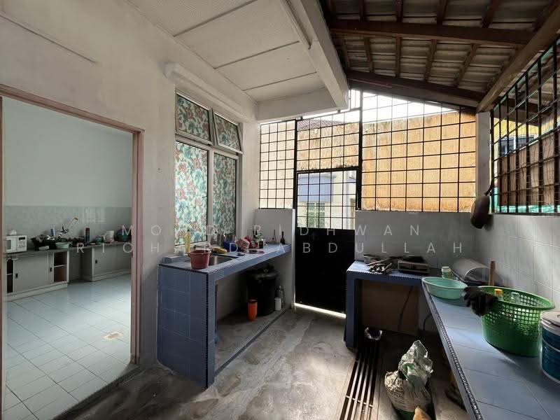 Semi-Detached House for Sale in Sepang (Selangor) - Mohd Ridhwan Richard Abdullah - Wet Kitchen - PropertyGuru.com.my