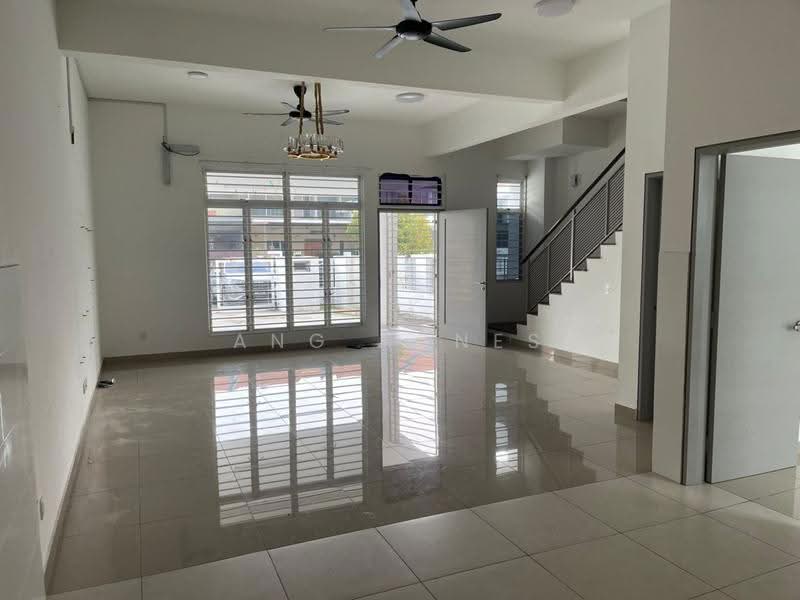 2-storey Terraced House for Sale in bayuemas (Klang) - Ang Agnes - Living Room - PropertyGuru.com.my