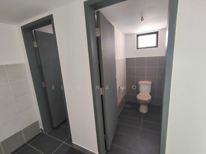 Shop / Office for Rent in Bandar Baru Permas Jaya (Permas Jaya) - Elleyna Soo - Bathroom - PropertyGuru.com.my