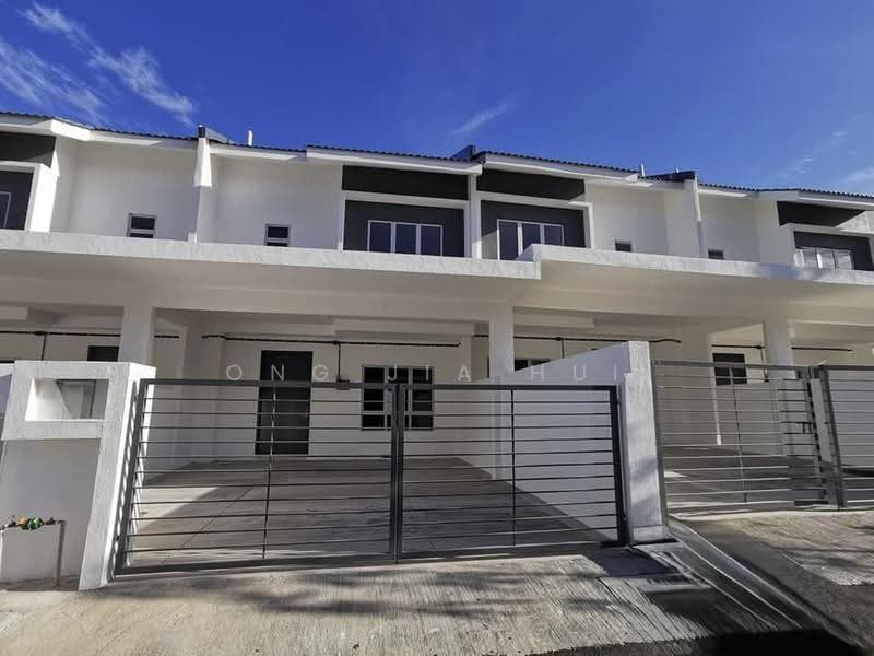 2-storey Terraced House for Sale in Iringan Bayu (Seremban) - Ong Jia Hui - Exterior - PropertyGuru.com.my
