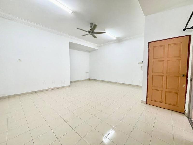 2-storey Terraced House for Sale in Taman Manggis Jaya (Banting) - Ahmad Muslim - Living Room - PropertyGuru.com.my
