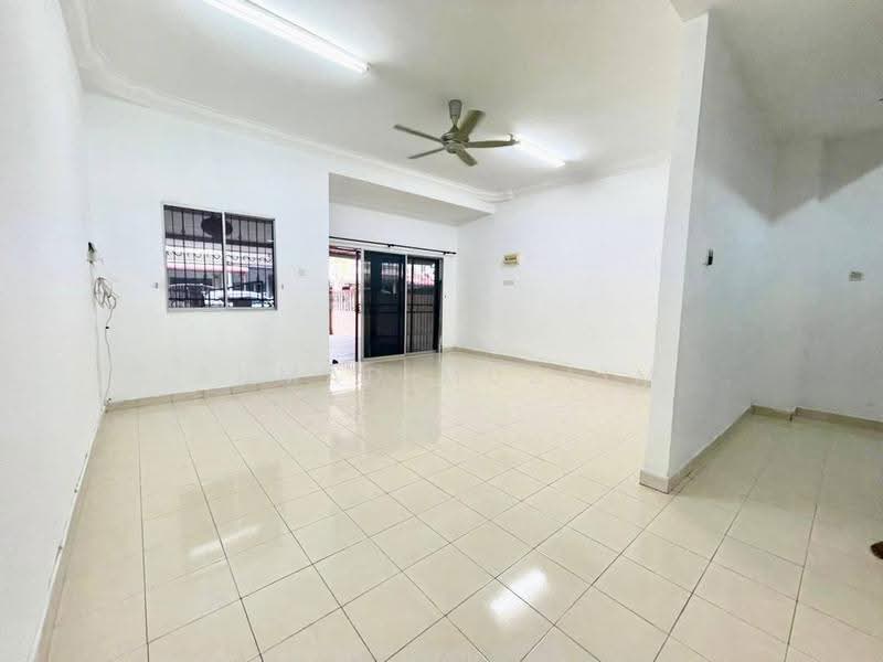 2-storey Terraced House for Sale in Taman Manggis Jaya (Banting) - Ahmad Muslim - Living Room - PropertyGuru.com.my