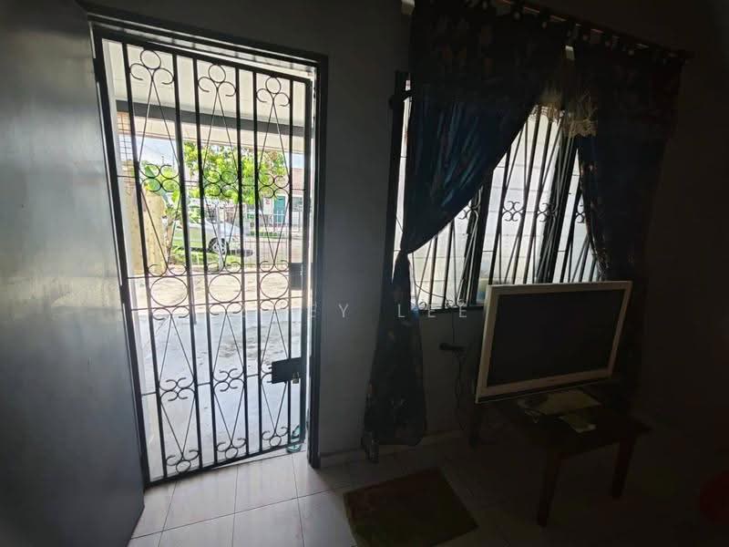 Rumah Teres 1-Tingkat untuk Dijual di Taman Ungku Tun Aminah (Skudai) - Zoey Lee - Entrance - PropertyGuru.com.my