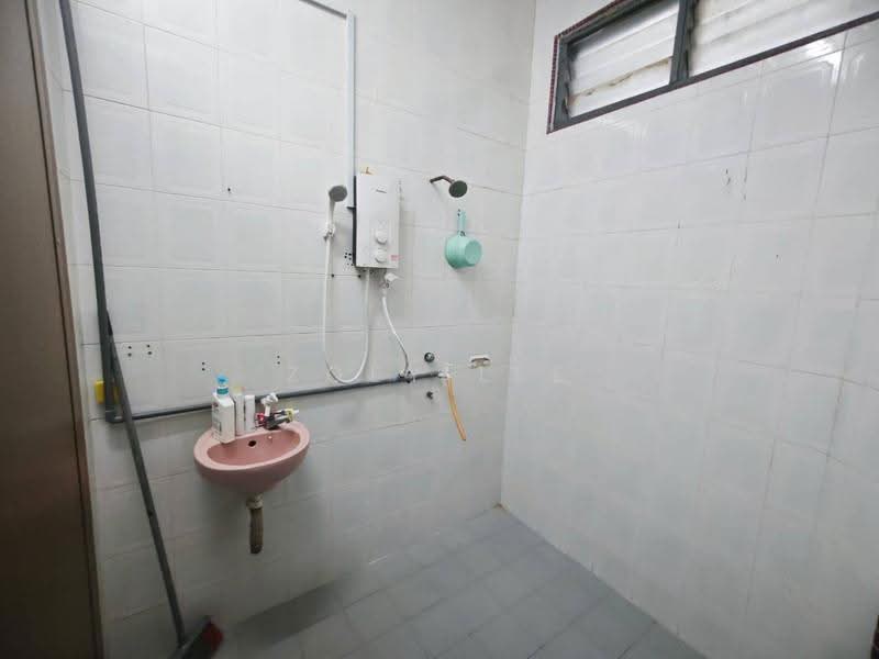 Rumah Teres 1-Tingkat untuk Dijual di Taman Ungku Tun Aminah (Skudai) - Zoey Lee - Bathroom - PropertyGuru.com.my