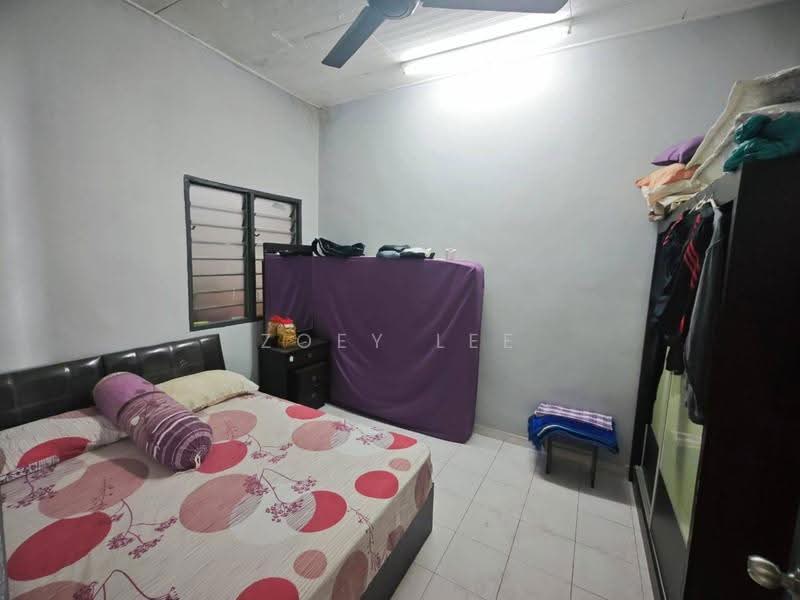Rumah Teres 1-Tingkat untuk Dijual di Taman Ungku Tun Aminah (Skudai) - Zoey Lee - Bedroom - PropertyGuru.com.my