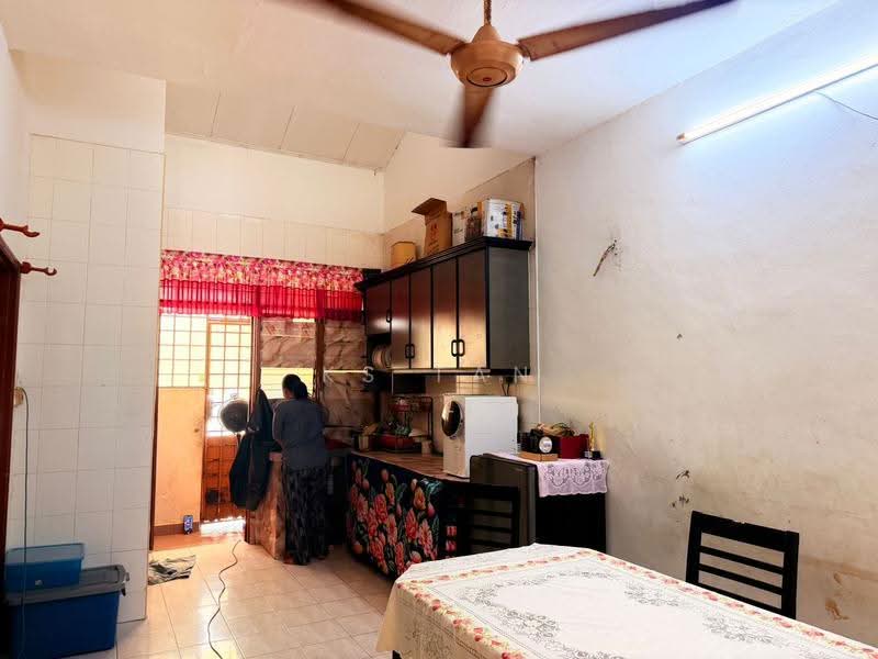 Rumah Teres 1-Tingkat untuk Dijual di Bandar Baru Permas Jaya (Permas Jaya) - KS Tan - Kitchen - PropertyGuru.com.my