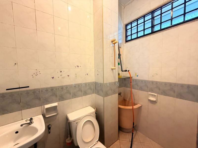 Rumah Teres 1-Tingkat untuk Dijual di Bandar Baru Permas Jaya (Permas Jaya) - KS Tan - Bathroom - PropertyGuru.com.my