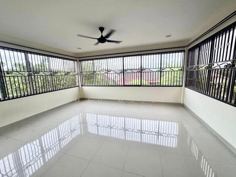Bungalow House untuk Dijual di Desa Pinggiran Putra (Dengkil) - Ahmad Muslim - Balcony - PropertyGuru.com.my