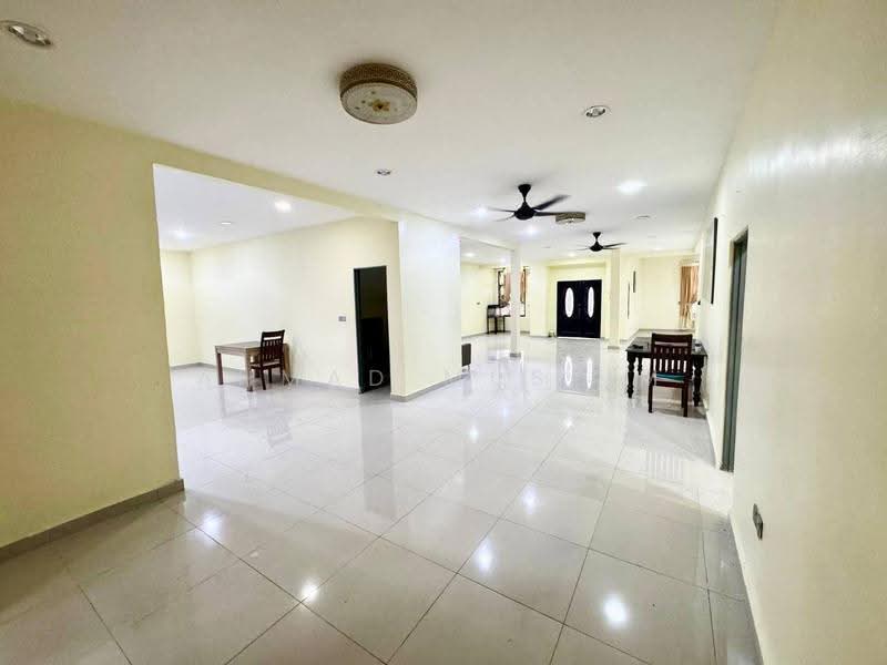 Bungalow House untuk Dijual di Desa Pinggiran Putra (Dengkil) - Ahmad Muslim - Living Room - PropertyGuru.com.my