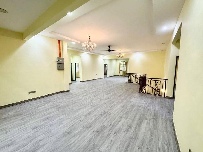 Bungalow House untuk Dijual di Desa Pinggiran Putra (Dengkil) - Ahmad Muslim - Living Room - PropertyGuru.com.my