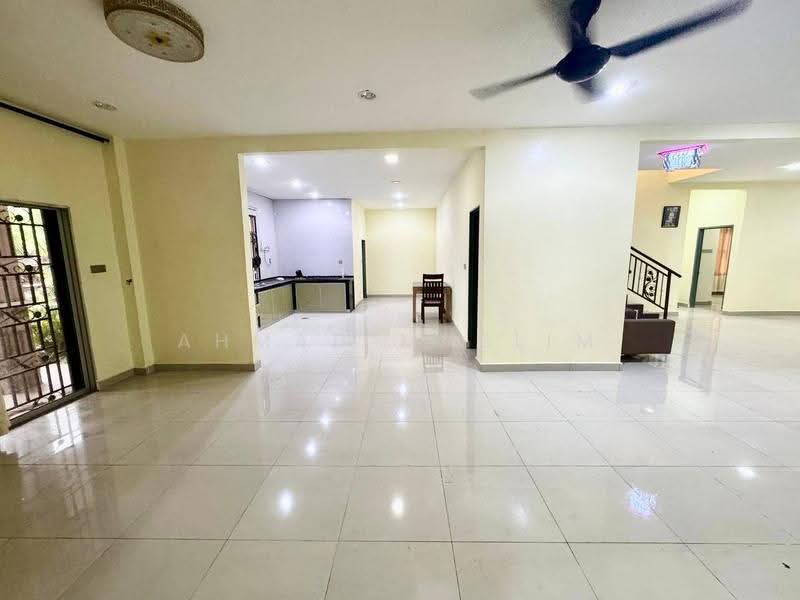 Bungalow House untuk Dijual di Desa Pinggiran Putra (Dengkil) - Ahmad Muslim - Living Room - PropertyGuru.com.my