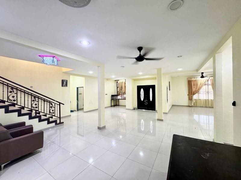 Bungalow House untuk Dijual di Desa Pinggiran Putra (Dengkil) - Ahmad Muslim - Living Room - PropertyGuru.com.my