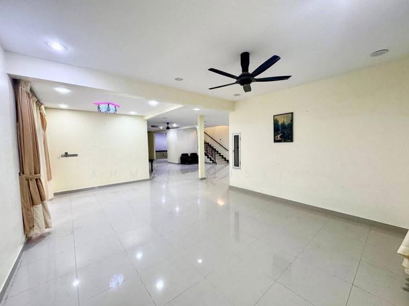 Bungalow House untuk Dijual di Desa Pinggiran Putra (Dengkil) - Ahmad Muslim - Living Room - PropertyGuru.com.my