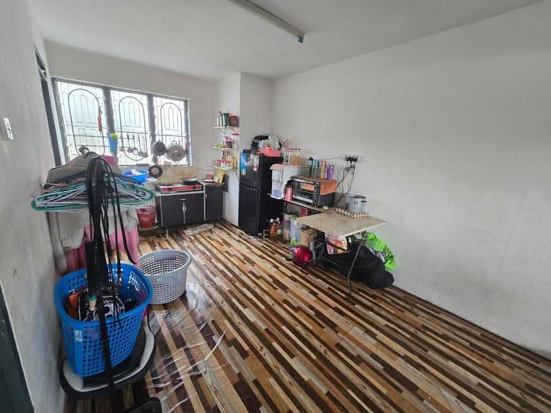 Flat for Sale at Flat Taman Ungku Tun Aminah - Jayden Ng - Kitchen - PropertyGuru.com.my