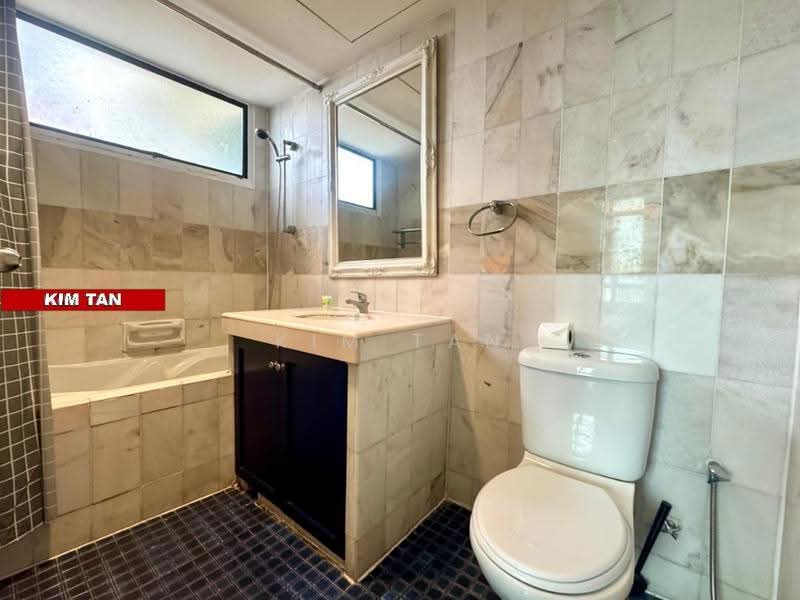 Pangsapuri untuk Disewa di Century Bay Apartment - Kim Tan - Bathroom - PropertyGuru.com.my