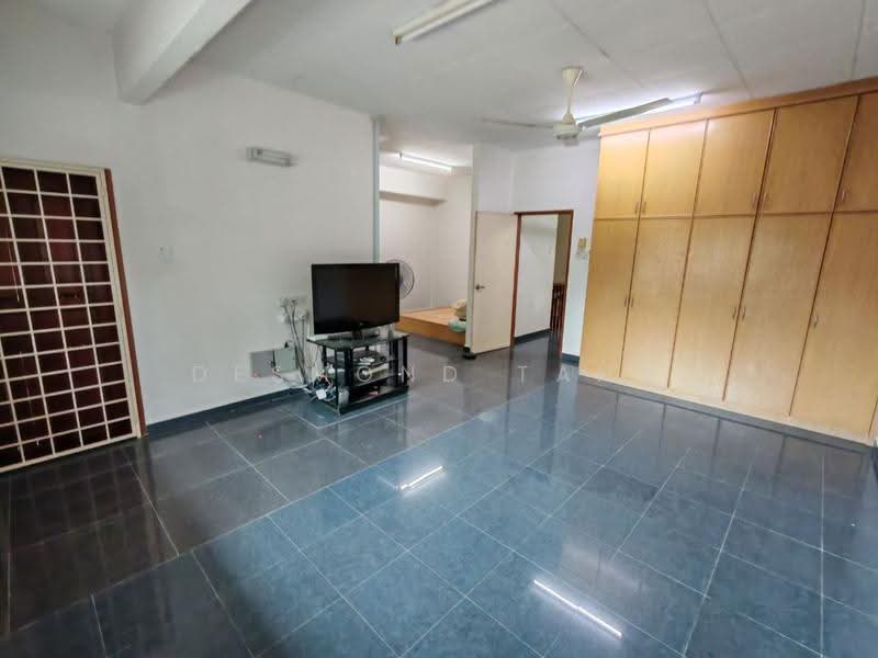 2-storey Terraced House for Rent in Bandar Sungai Long (Selangor) - Desmond Tang - Living Room - PropertyGuru.com.my