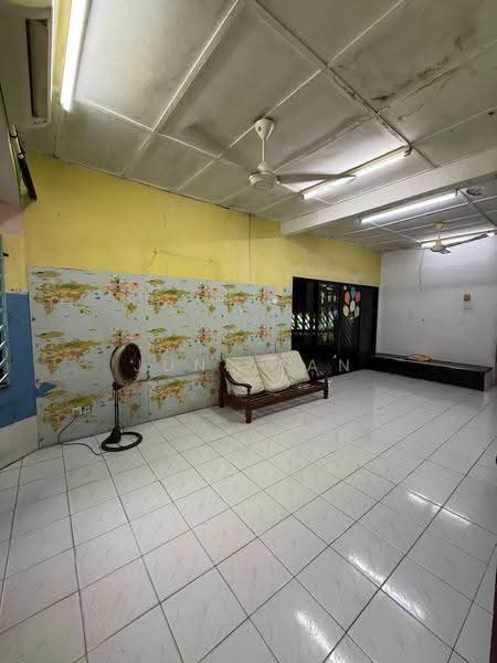 1-storey Terraced House for Sale in Taman Putri Kulai (Kulai) - June Tan - Living Room - PropertyGuru.com.my