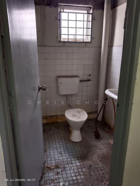 Factory for Sale in Jalan Klang Lama (Old Klang Road) (Kuala Lumpur) - Chris Choo - Bathroom - PropertyGuru.com.my
