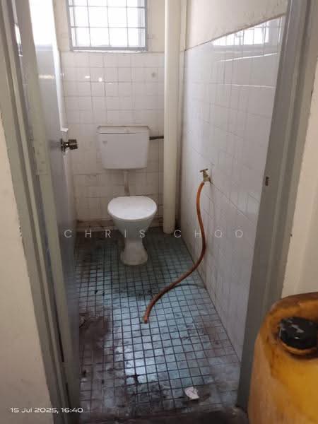 Factory for Sale in Jalan Klang Lama (Old Klang Road) (Kuala Lumpur) - Chris Choo - Bathroom - PropertyGuru.com.my