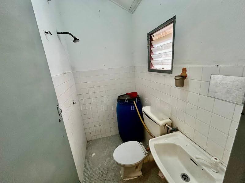 Rumah Teres untuk Dijual di Desa Setapak (Wangsa Maju) - Mohd Aizat Saiful Bahri - Bathroom - PropertyGuru.com.my