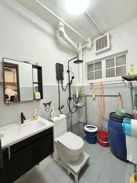 Semi-Detached House for Sale in Bandar Country Homes (Rawang) - Kelly Kok - Bathroom - PropertyGuru.com.my