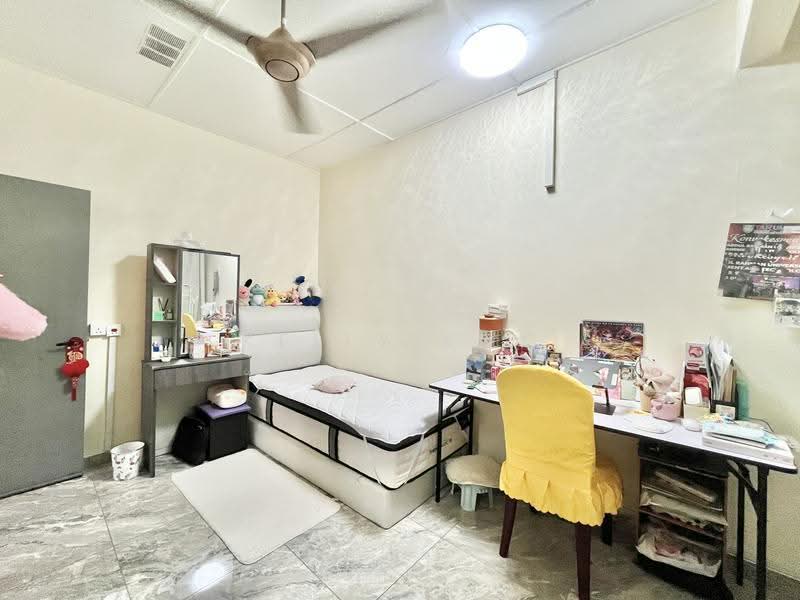 Semi-Detached House for Sale in Bandar Country Homes (Rawang) - Kelly Kok - Bedroom - PropertyGuru.com.my