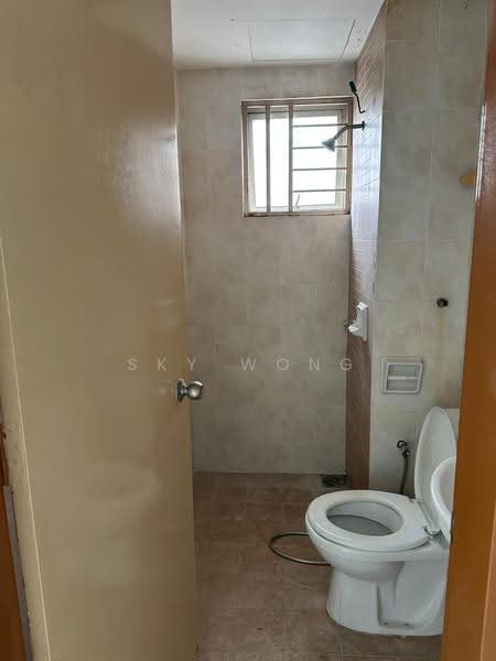 Apartment for Rent at Puteri Bayu Apartment - Sky Wong - Bathroom - PropertyGuru.com.my