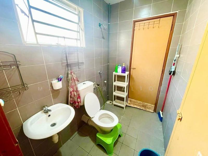 Terraced House for Sale in Taman Jelok Impian (Kajang) - Maznee Realtor - Bathroom - PropertyGuru.com.my