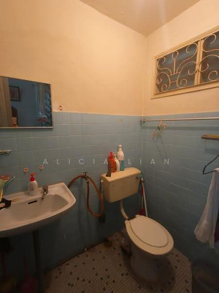 1-storey Terraced House for Sale in Taman Sri Tebrau (Johor Bahru) - Alicia Lian - Bathroom - PropertyGuru.com.my
