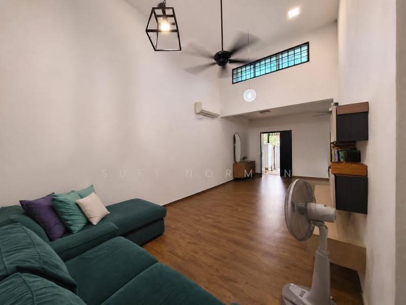 Rumah Teres 1-Tingkat untuk Dijual di Taman Lagenda Putra (Kulai) - Sufi Norman - Living Room - PropertyGuru.com.my