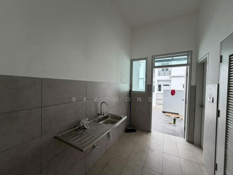 Rumah Teres 2-Tingkat untuk Disewa di Skudai (Johor) - Ray Wong - Kitchen - PropertyGuru.com.my