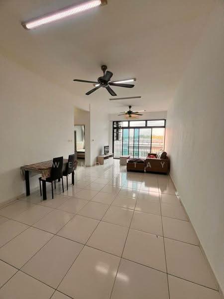 Kediaman Servis untuk Dijual di Sky Gardens Residences - Wendy Tay - Living Room - PropertyGuru.com.my