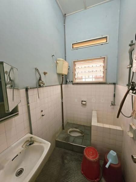 Bungalow House for Sale in Taman Pasir Puteh (Ipoh) - Qazin Khoo - Bathroom - PropertyGuru.com.my