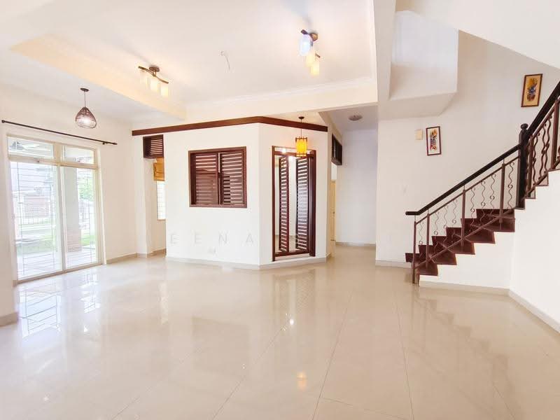 Rumah Teres 2-Tingkat untuk Dijual di Bukit Jelutong (Shah Alam) - Reena Sarif - Living Room - PropertyGuru.com.my